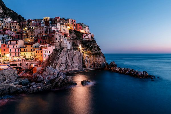Quels sont les meilleurs circuits pour une randonnée à travers les Cinque Terre, Italie?