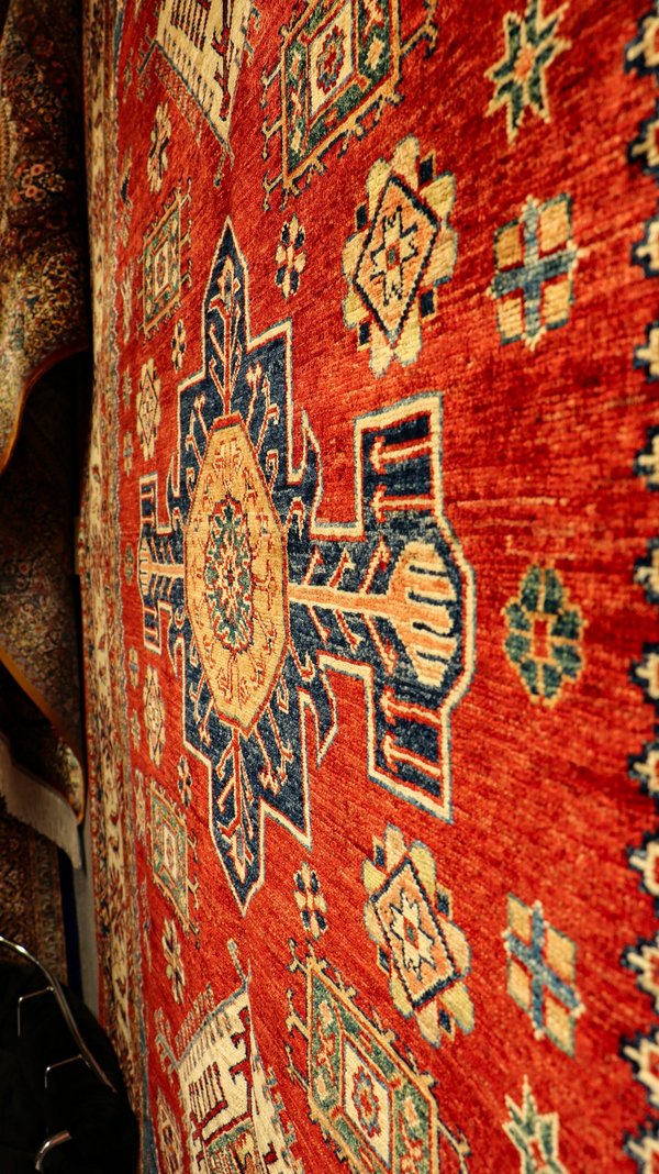 Comment découvrir les traditions textiles des peuples Quechua au Pérou : visites et ateliers ?